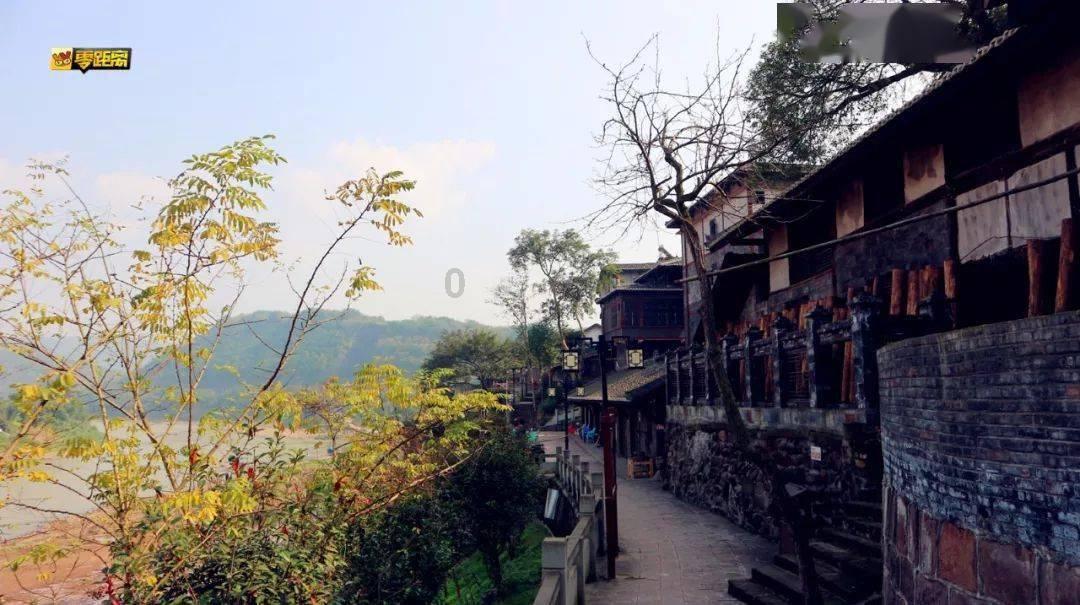 高清组图:备战春运,动车从“头”到“脚”忙体检